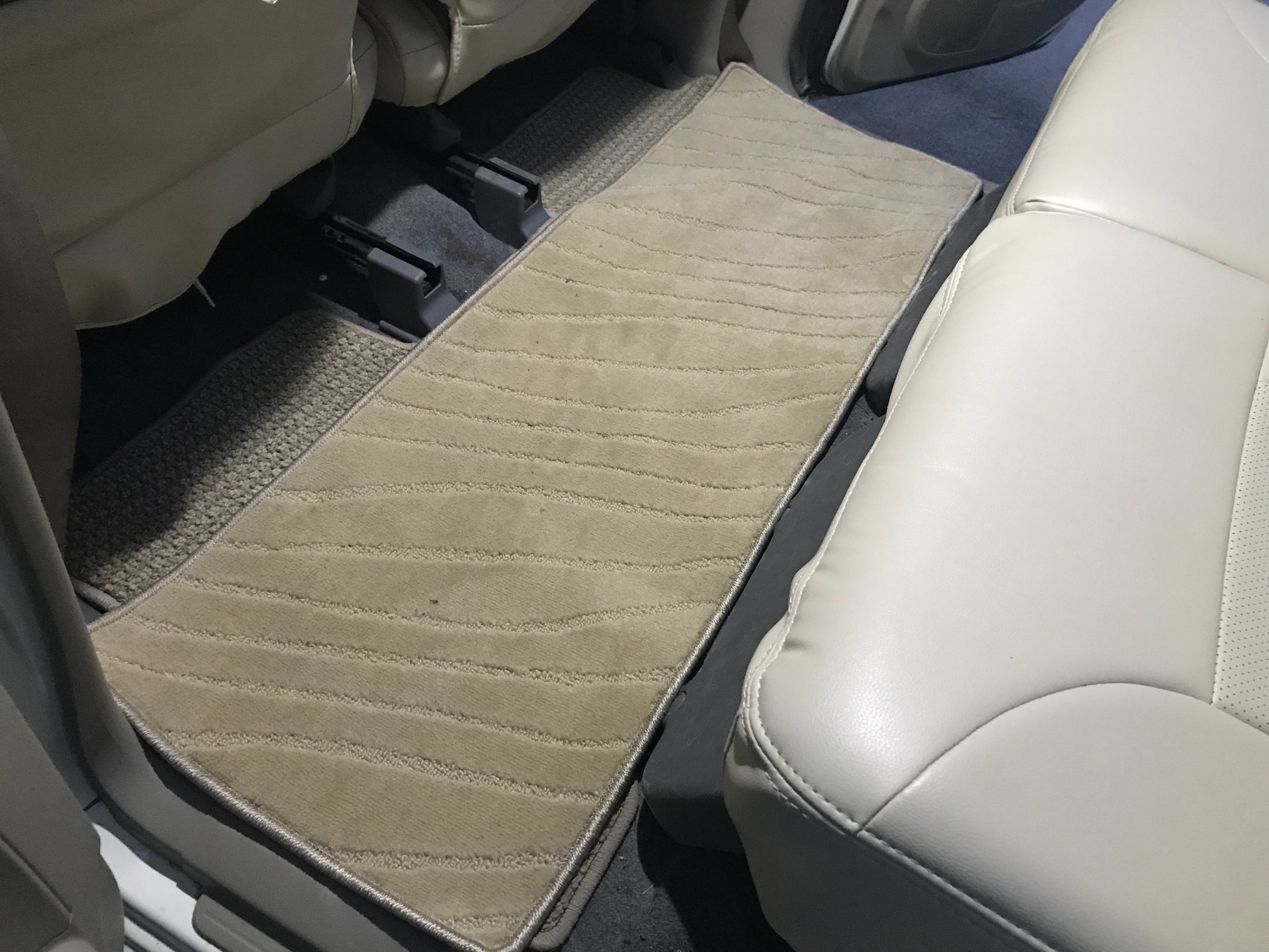 ステップワゴンとタントの後部座席 汚れ防止にフロアマットを２枚重ね おでんqの備忘録